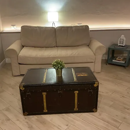 Apartment Zero Coach